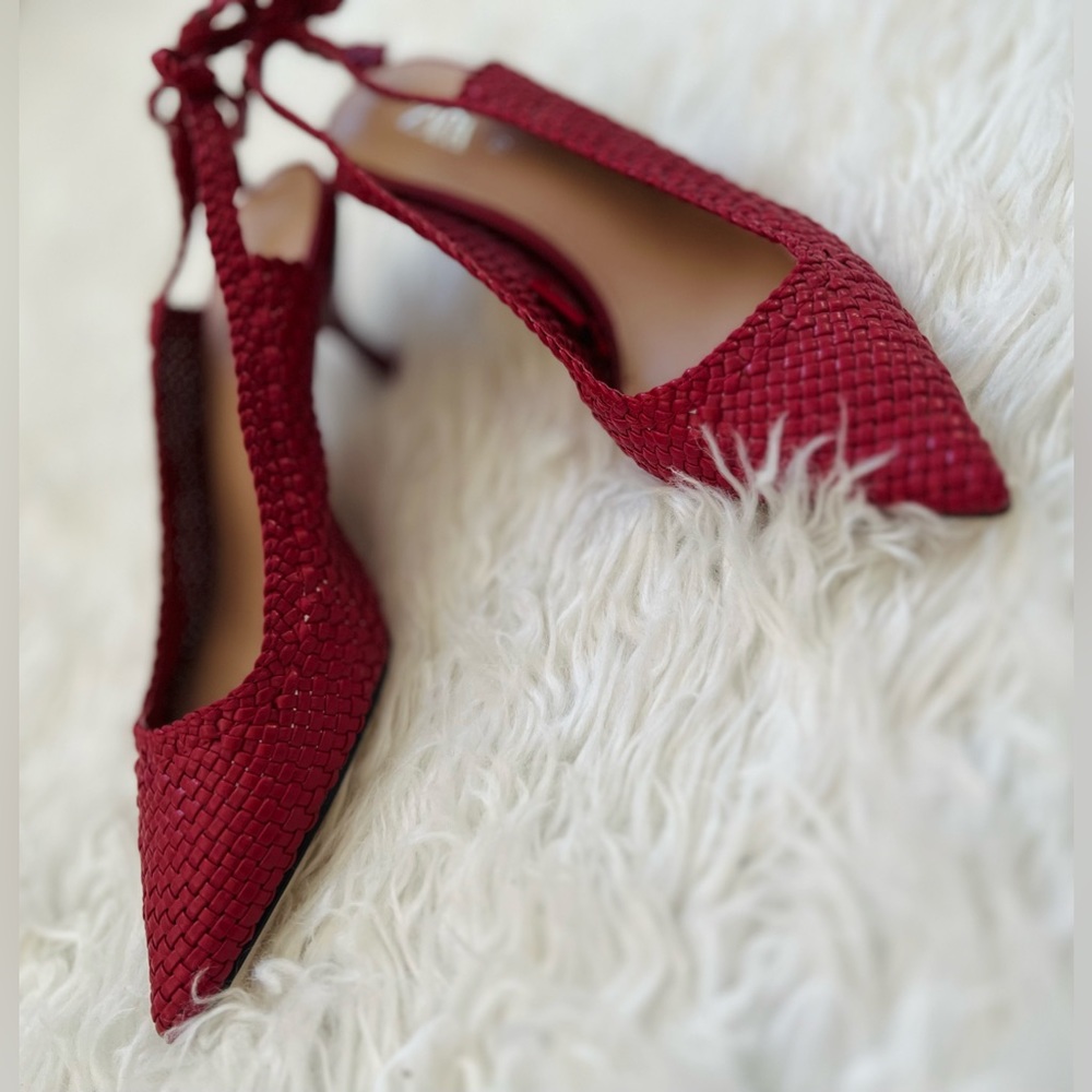 Red Zara mid-height slingback shoes ~ size 36
*Have not been worn** brand new!